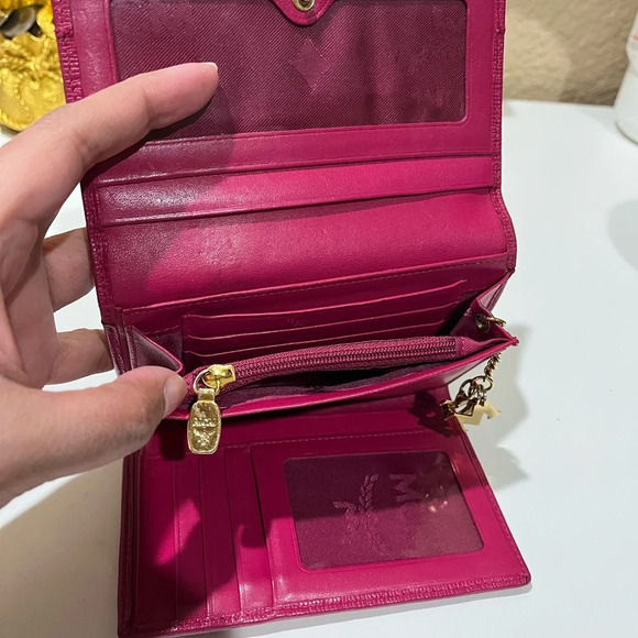 MCM DARK PINK TRIFOLD WALLET WITH MCM CHARM - Picture 11 of 15